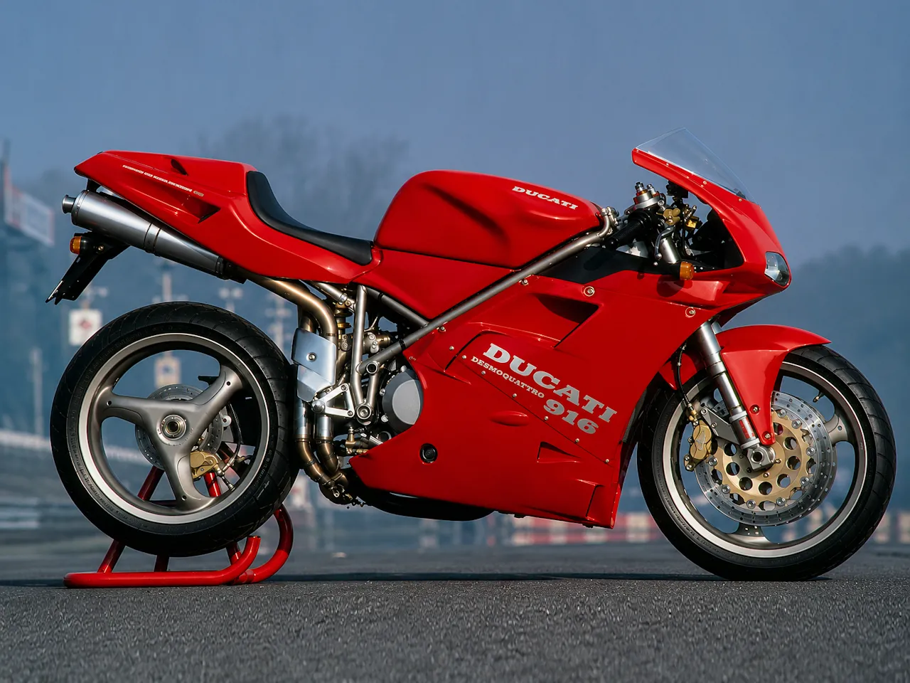 Moto del día: Ducati 916