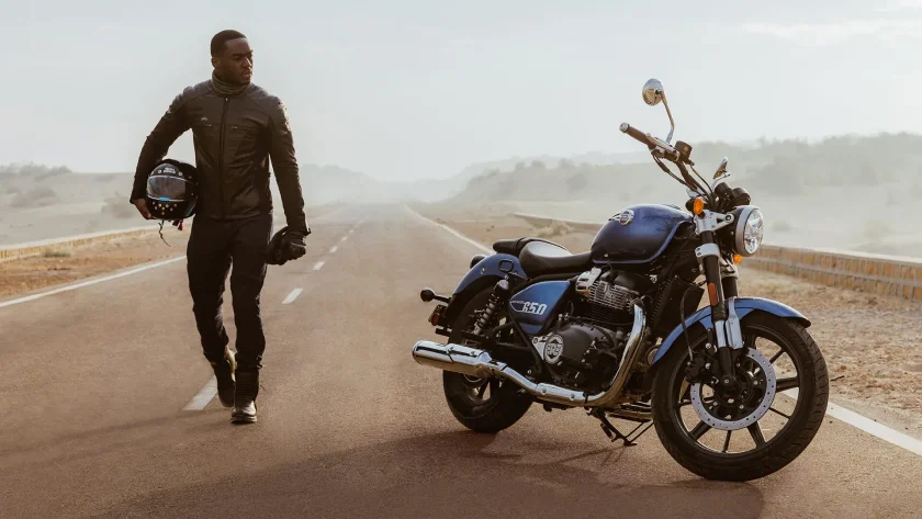 Royal Enfield Super Meteor 650 2023 (1)