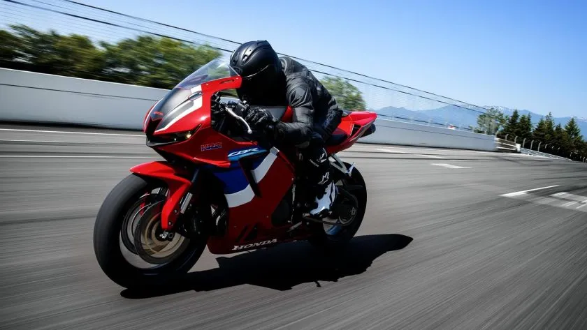 Honda CBR600RR 2024 (1)