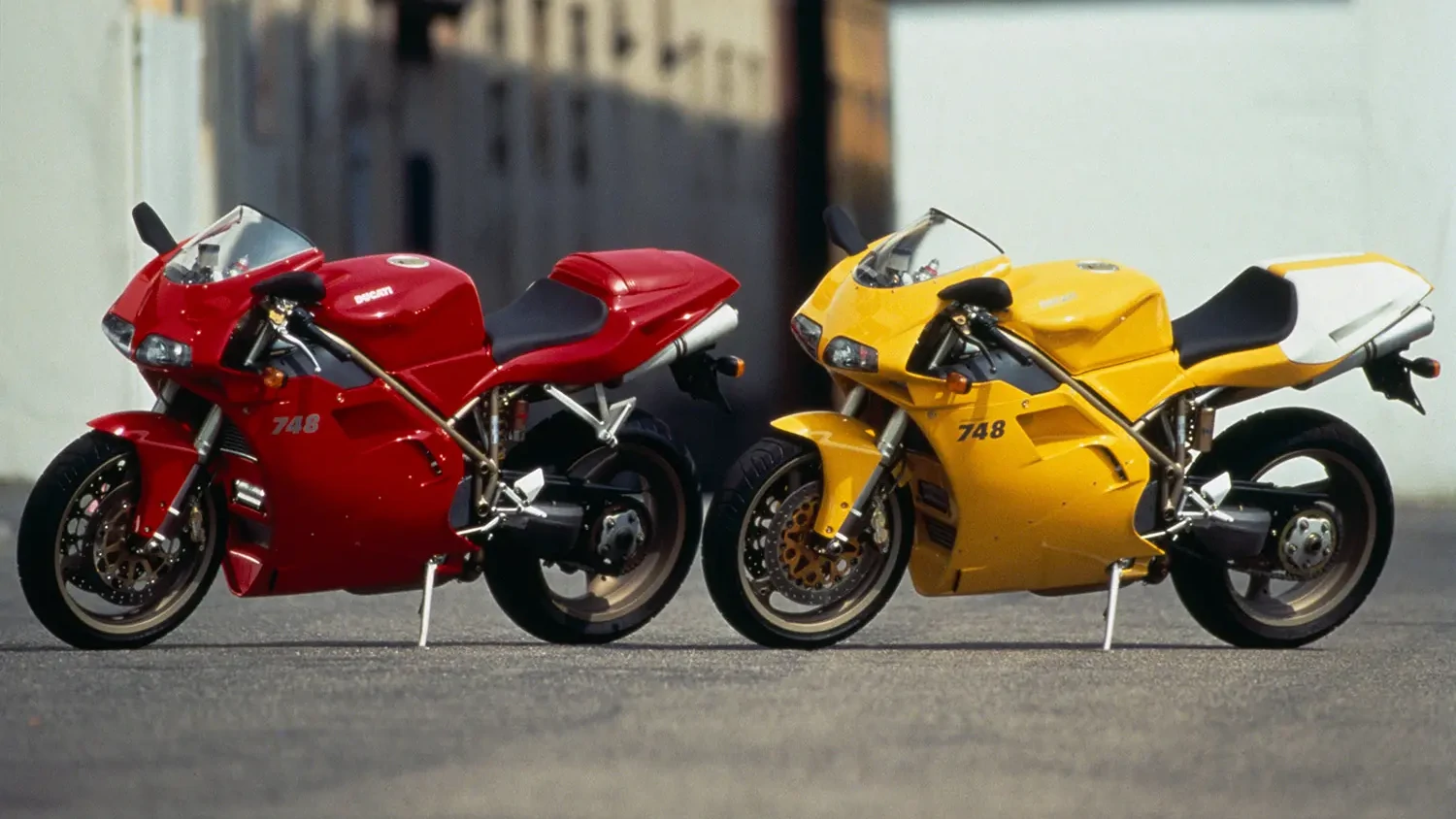 Moto del día: Ducati 748
