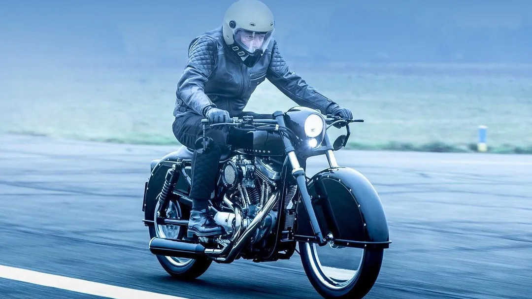 Harley-Davidson Sportster 1200 de Guillaume Radomski. Art decó sobre ruedas