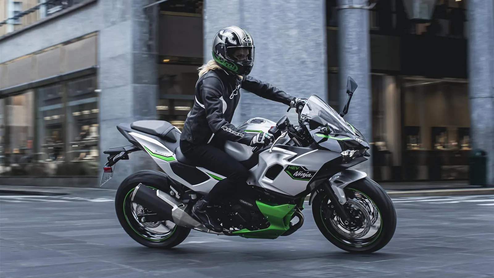 Esto es lo que sabemos de la Kawasaki Ninja 7 Hybrid