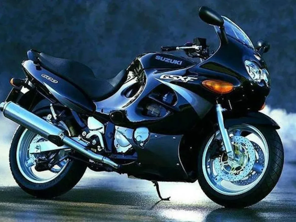 Moto del día: Suzuki GSR 600 - espíritu RACER moto