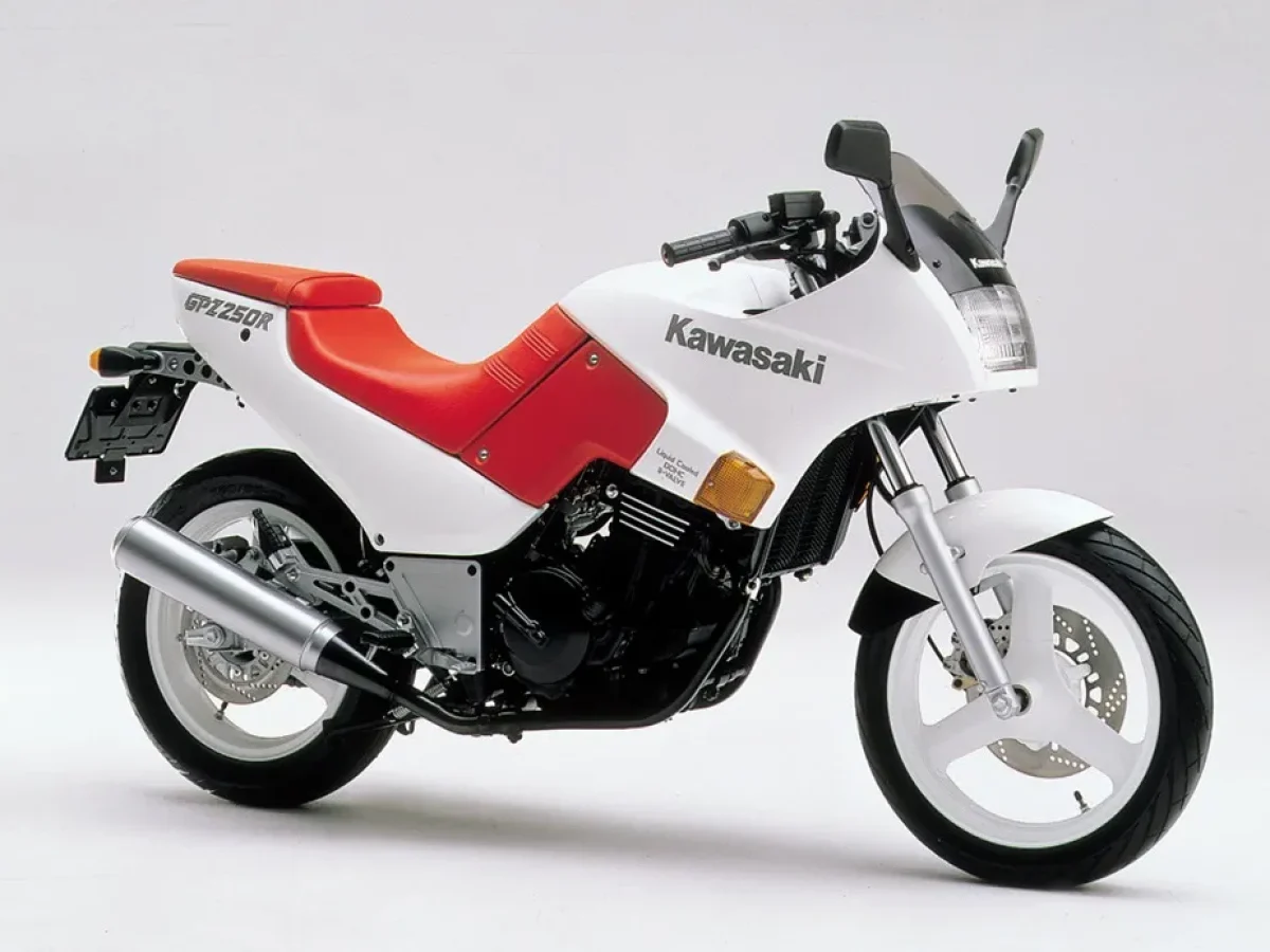 Moto del dia Kawasaki GPz 250 R espiritu RACER moto