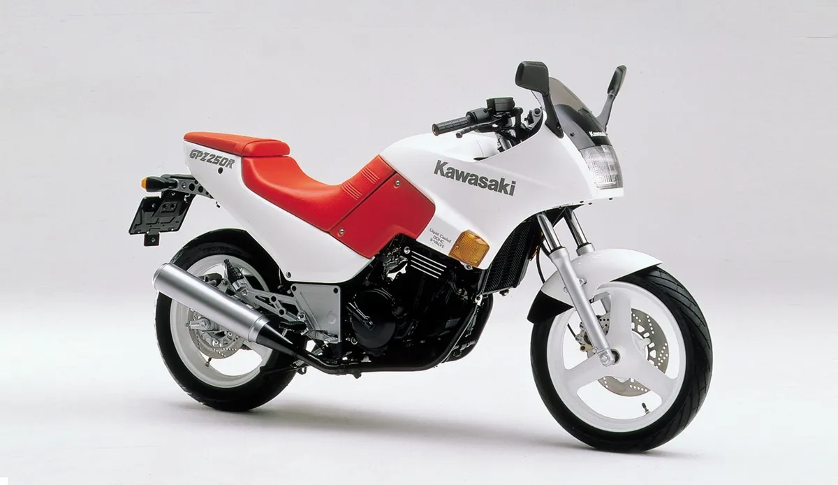 Moto del día: Kawasaki GPz 250 R