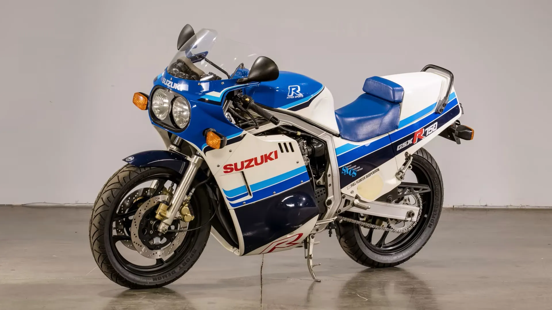 Como la Suzuki GSX-R750 rompió todos los conceptos de ingeniería de lo que era una motocicleta deportiva en 1985