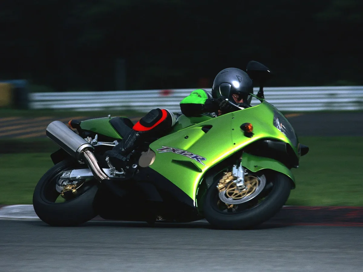 Moto del día: Kawasaki ZX-12R - espíritu RACER moto