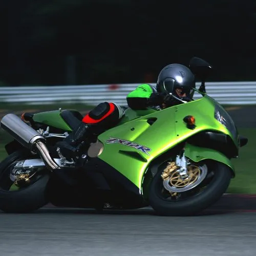 Kawasaki ZX 12R (2)