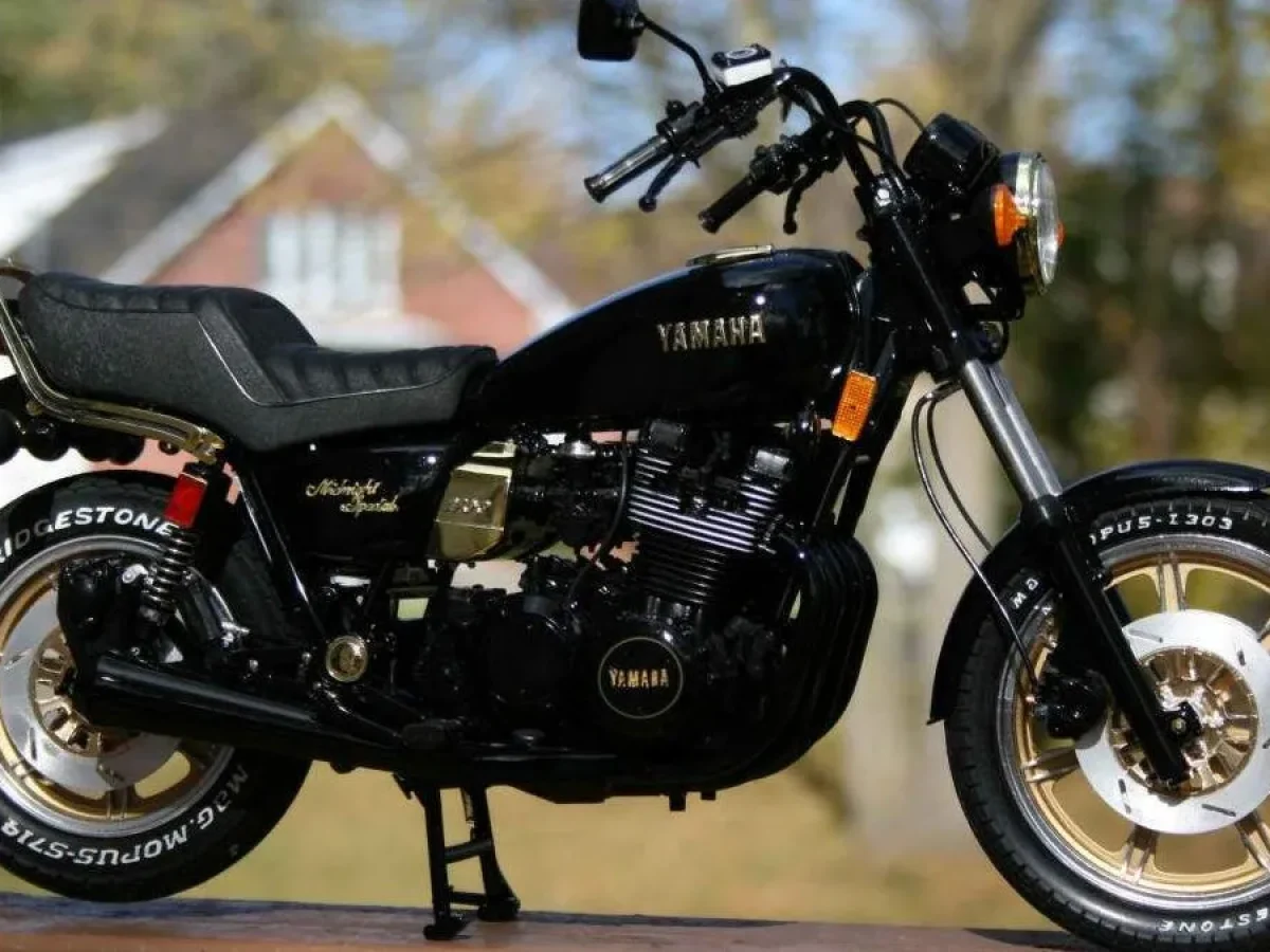 Moto del día: Yamaha XS1100SF Midnight Special - espíritu RACER moto