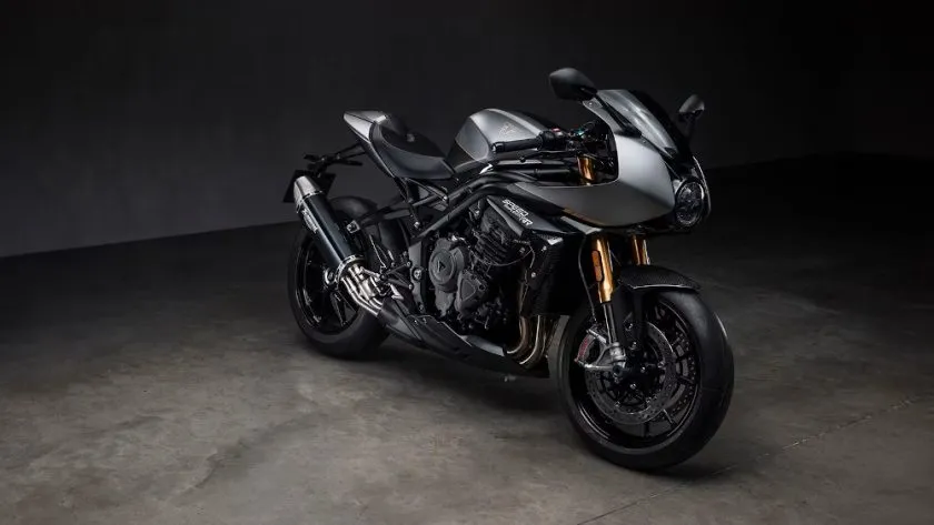 Triumph Speed Triple 1200 RR Breitling (1)