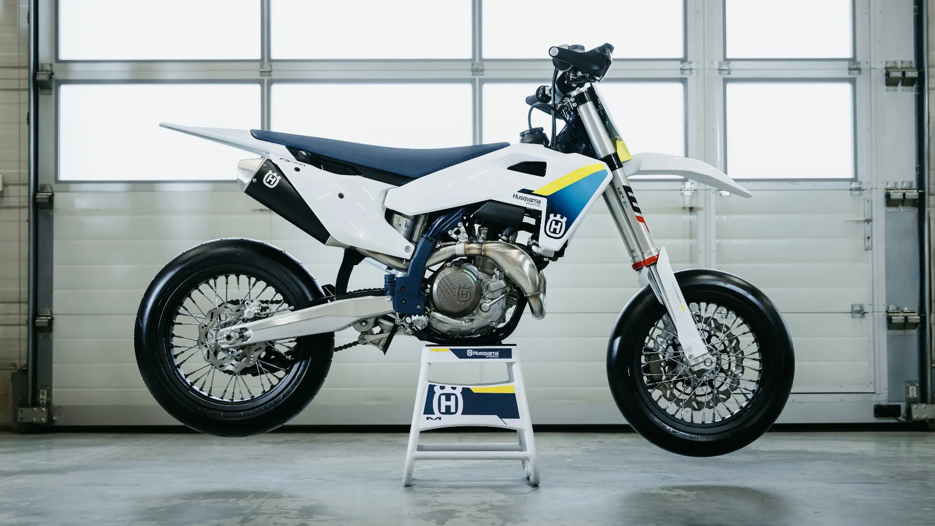 Huqsvarna FS 450 2025, la Supermotard definitiva se renueva