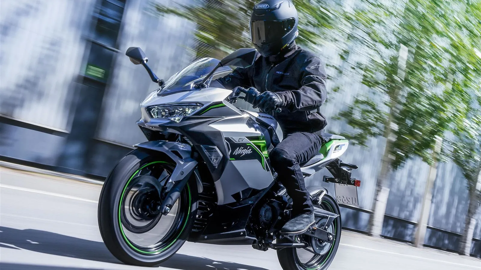 Kawasaki Ninja e-1, una moto híbrida que pasa desapercibida