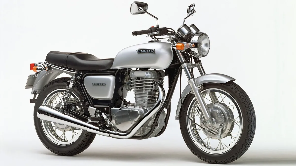 Moto del día: Suzuki ST400V Tempter