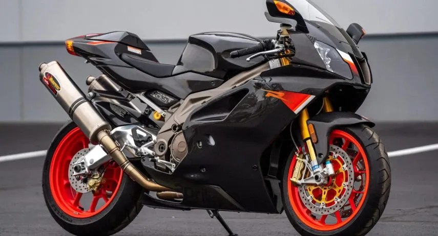 Aprilia RSV 1000 R Nera (1)