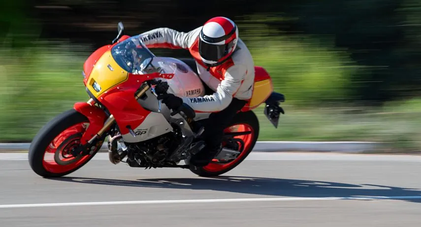 Yamaha XSR900 GP (1)