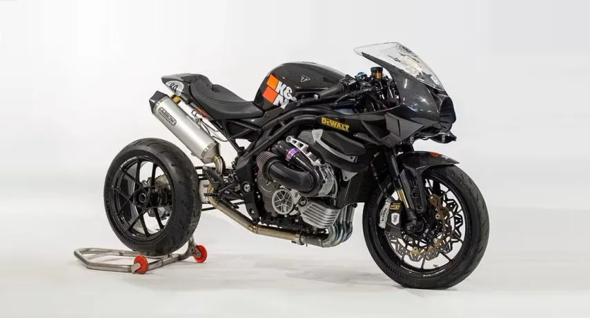 Triumph Speed Triple 1200 RR Supercharged (1)