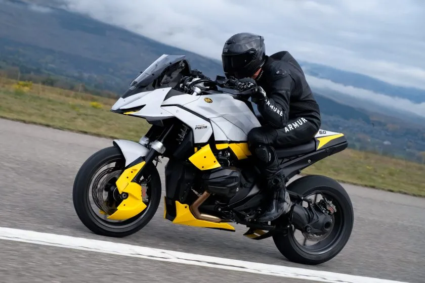 BMW R 1300 GS Pista (1)