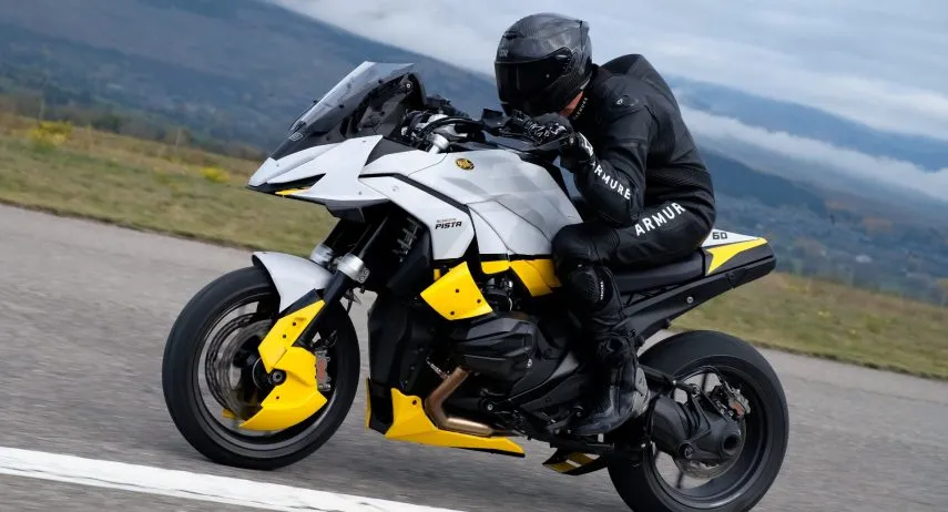 BMW R 1300 GS Pista (1)