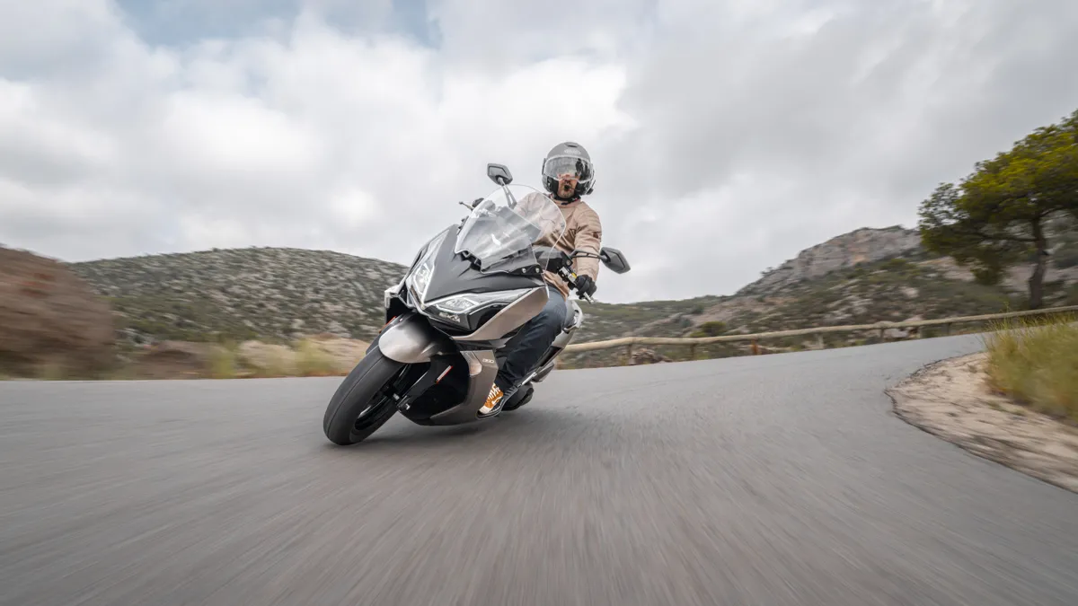 Kymco super Dink GT 350 (3)