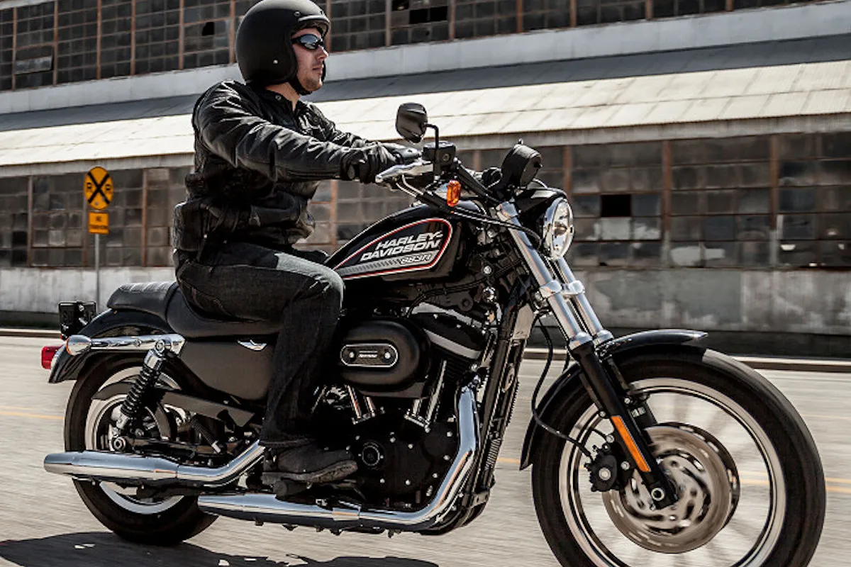 Moto del día: Harley-Davidson XL883R Sportster