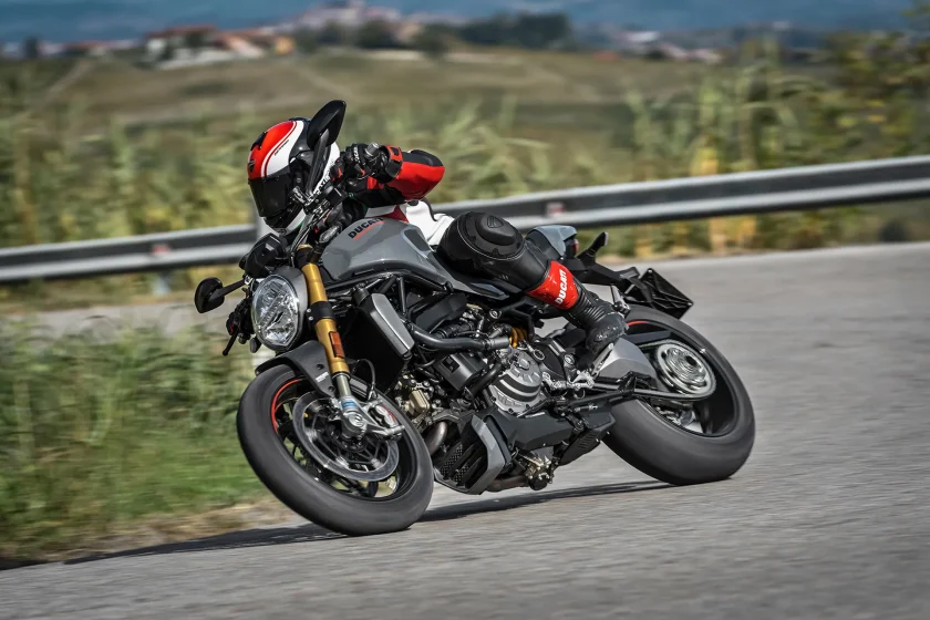 Ducati Monster 1200 S (1)