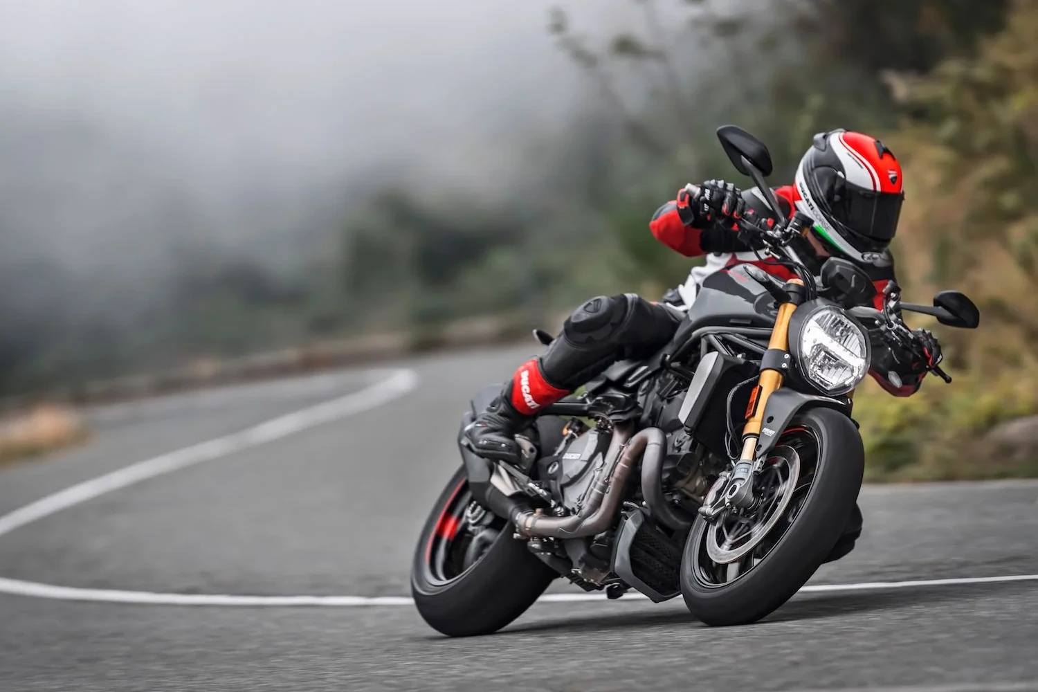 Ducati Monster 1200 S (2)