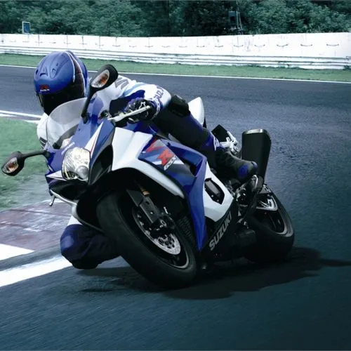 Suzuki GSX R 1000 K7 (1)
