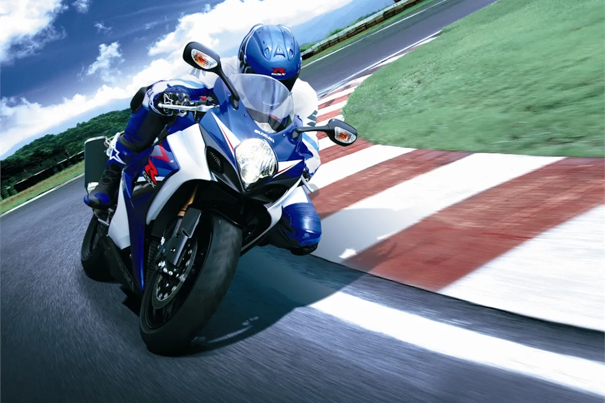Suzuki GSX R 1000 K7 (2)