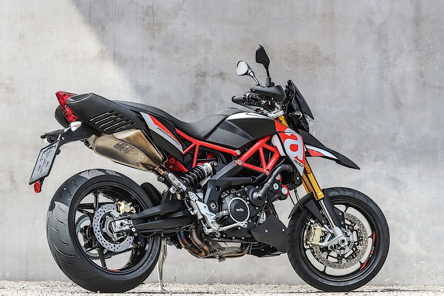 Aprilia Dorsoduro 900 (2)