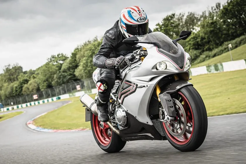 Norton V4SV (1)