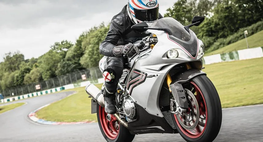 Norton V4SV (1)