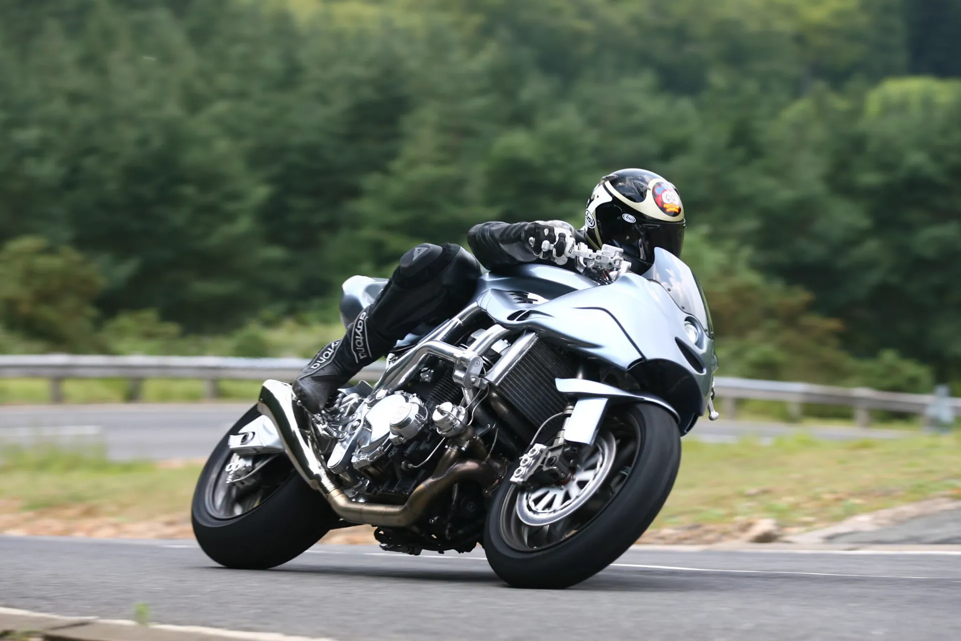 Icon Sheene: El homenaje definitivo y turboalimentado a Barry Sheene