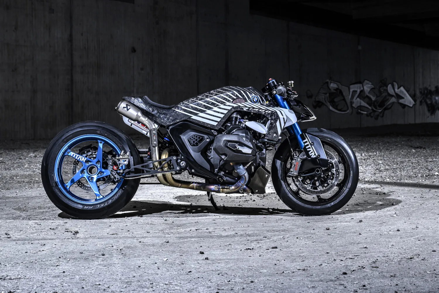 BMW R1300 R Titan (2)