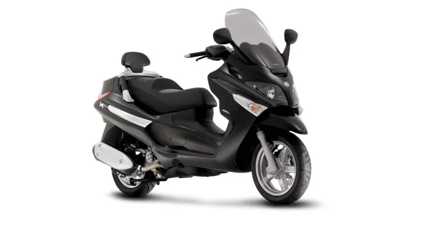 Piaggio XEvo 400 (1)