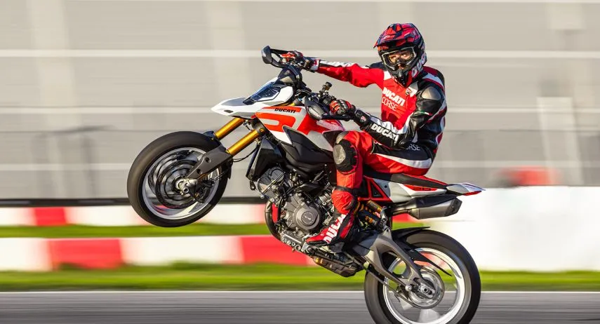 Ducati Hypermotard V2 (1)
