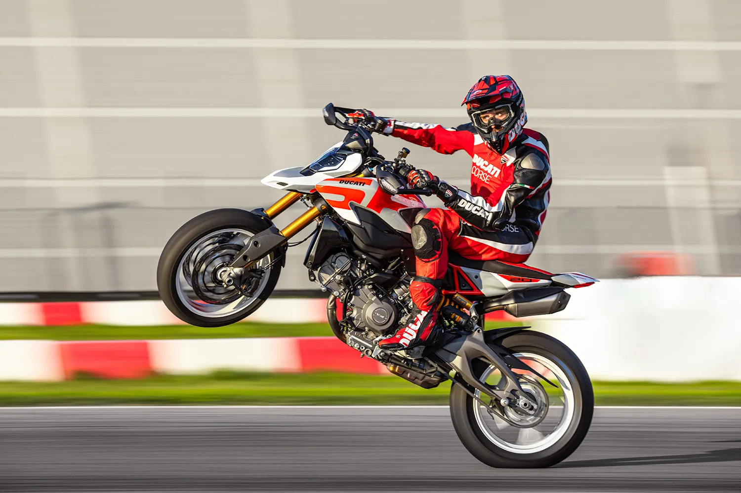 Ducati Hypermotard V2, un modelo destinado a seguir haciendo historia