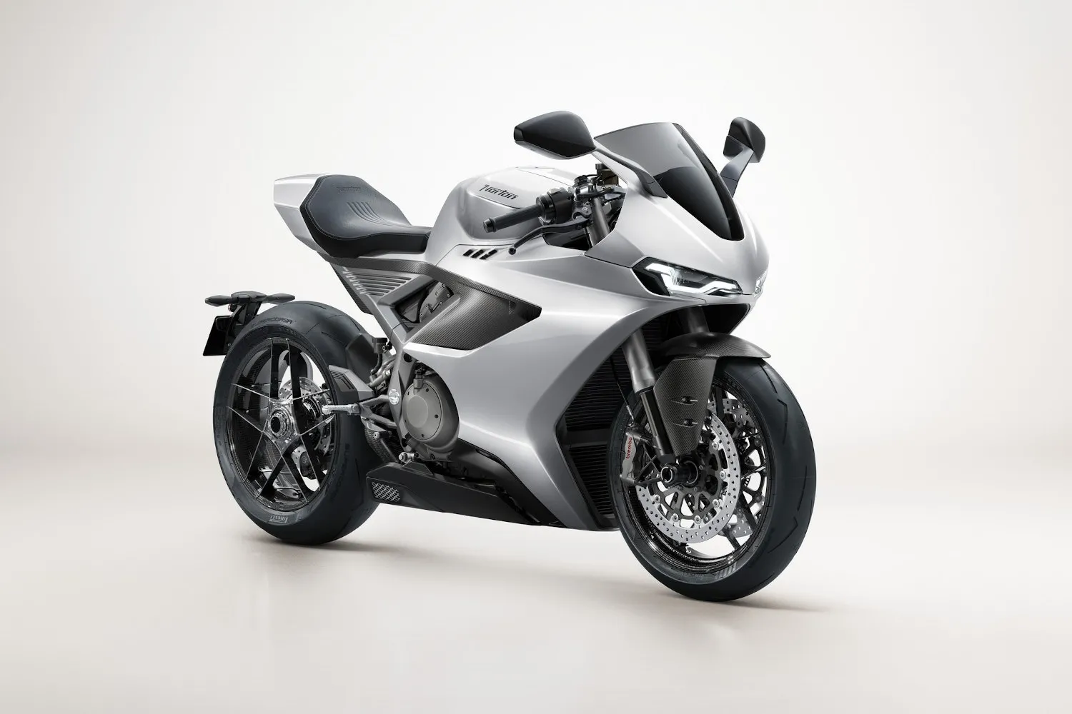 Norton resurge con una moto que puede llegar al cine