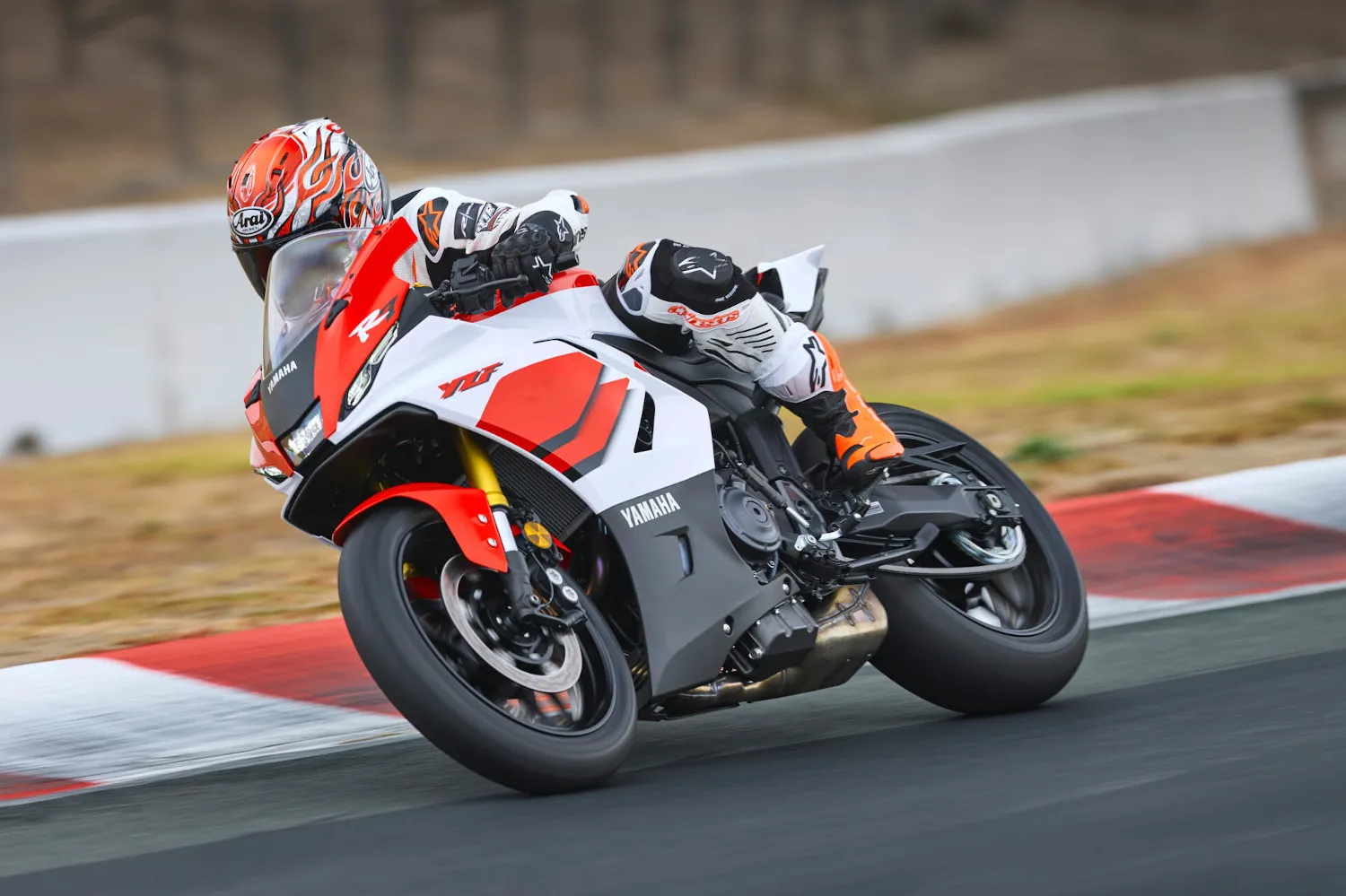 Nueva Yamaha R7 2026, una actualización muy sutil