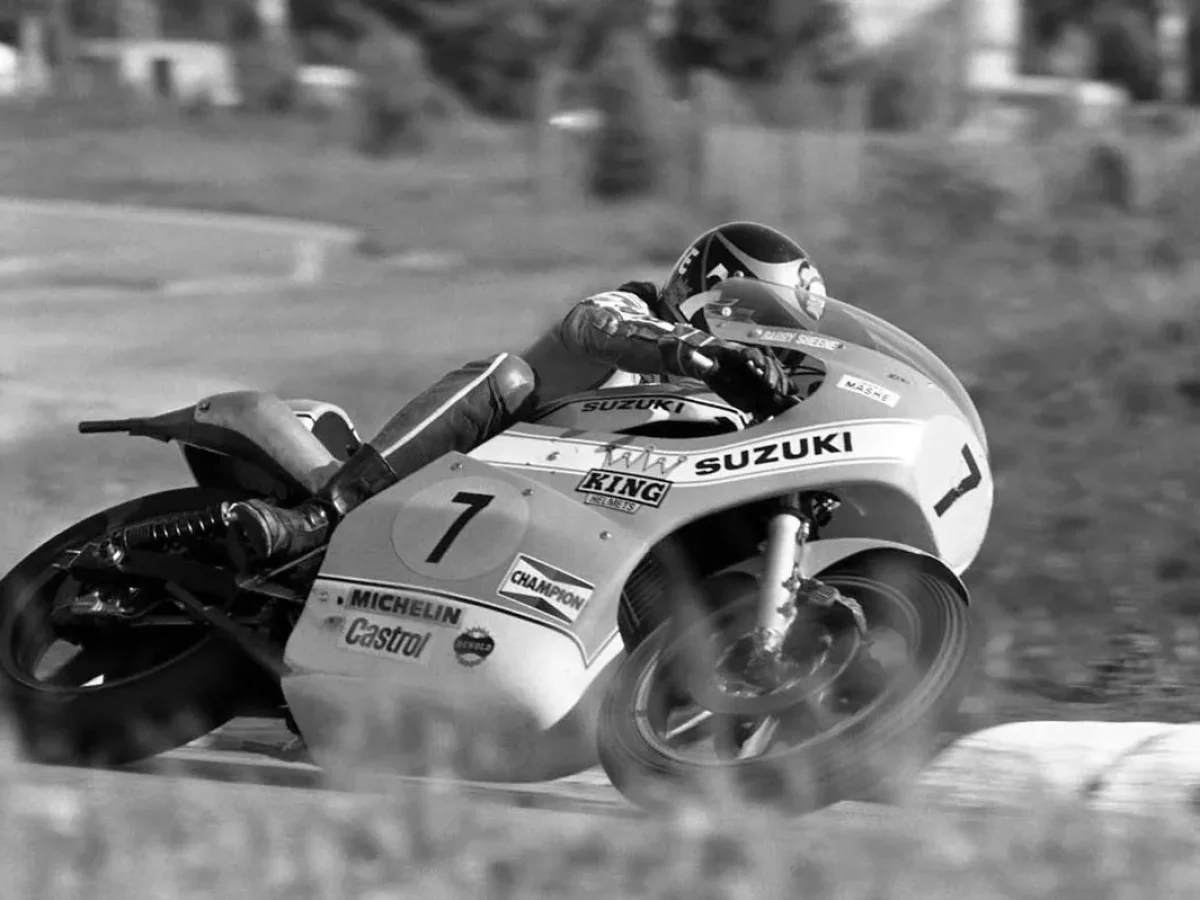 barry-sheene-con-la-suzuki-