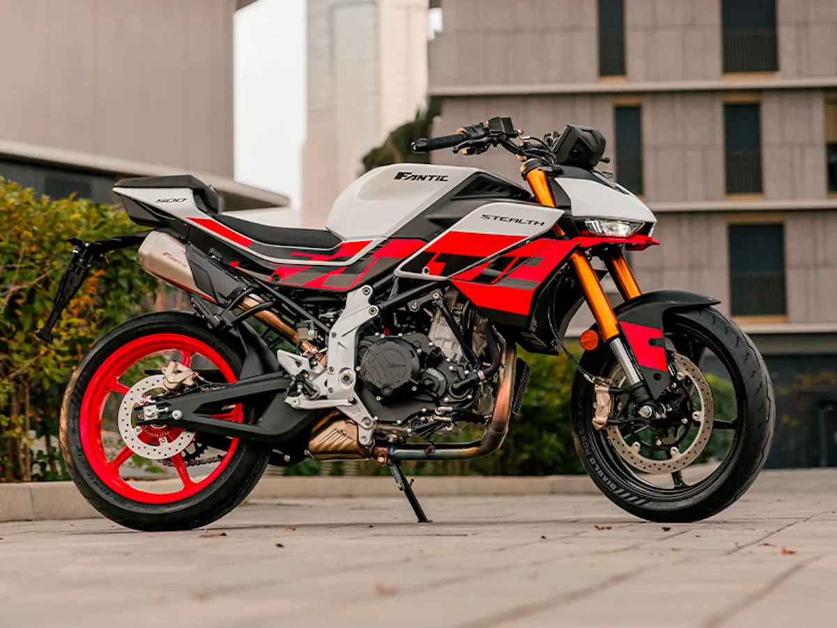 Fantic Stealth 500: 147 kg de puro nervio italiano para humillar a las 500 bicilíndricas