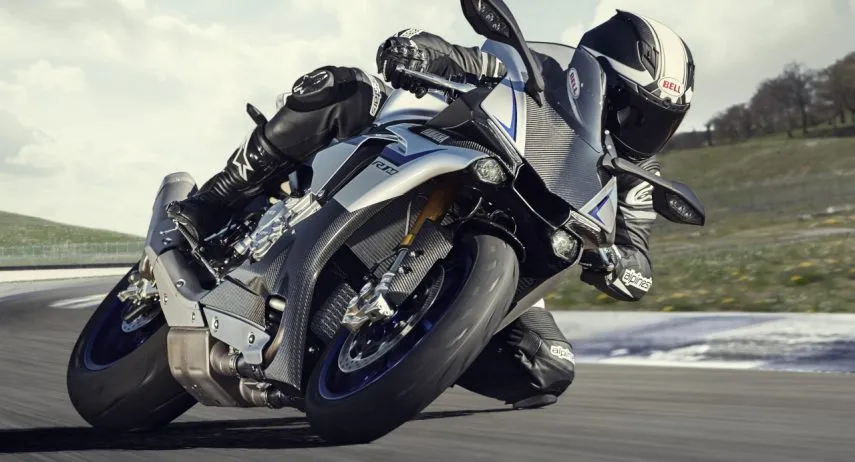 Yamaha R1 RN32 (1)
