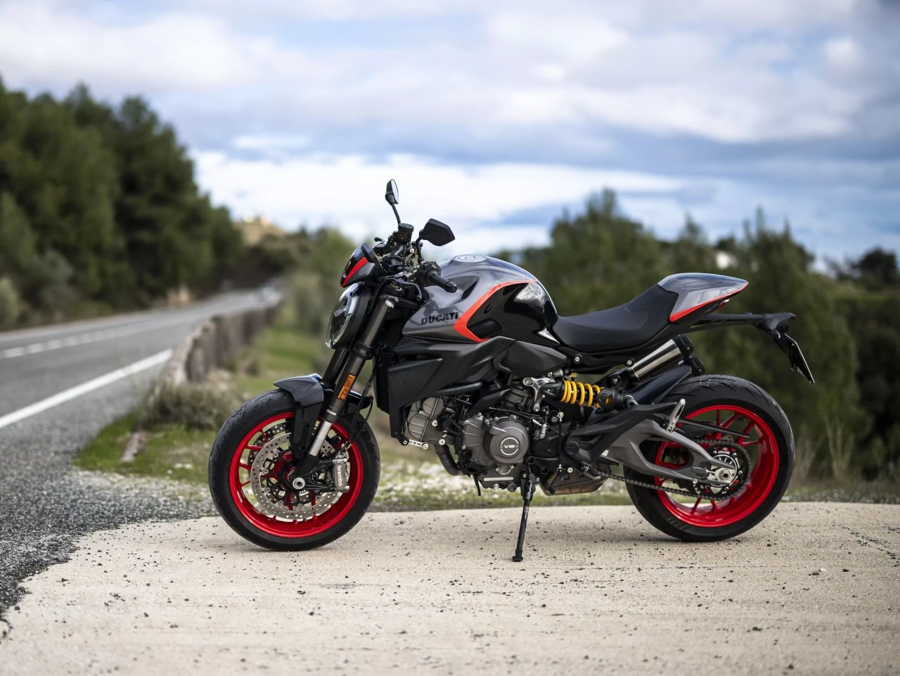 Ducati Monster Sport: el arte italiano de hacer que quieras algo que no necesitas
