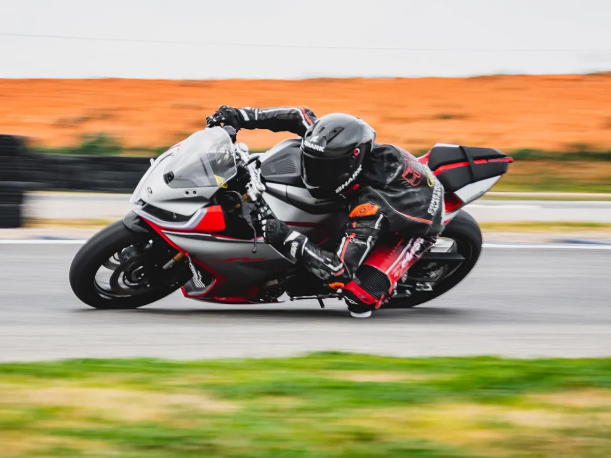 QJMotor SRK421RR: China acaba de hacer que la Kawasaki ZX-4RR