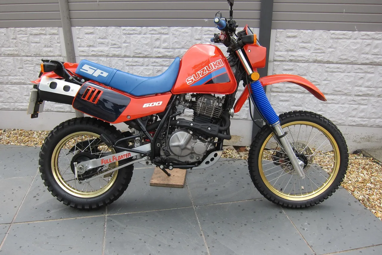 Moto del día: Suzuki SP 600