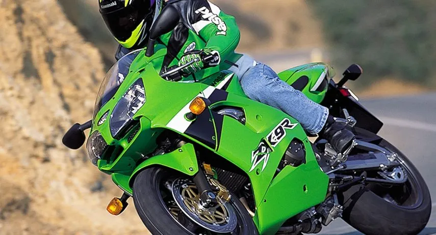 Kawasaki ZX 9R (1)