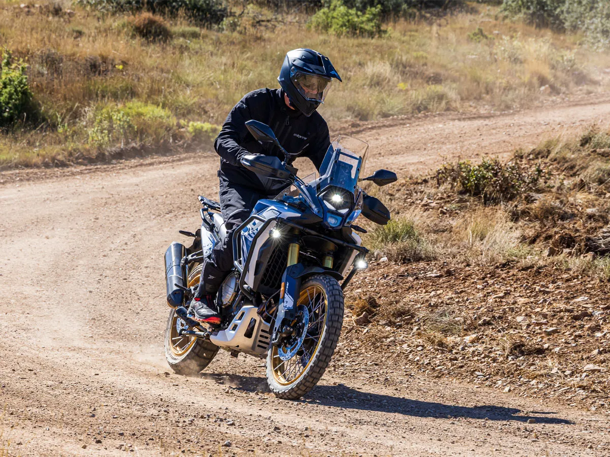 Voge DS800 Rally: La trail aventurera que cuesta la mitad que una Africa Twin y llega para el carnet A2