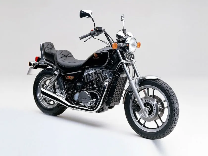 Honda NV750 Custom (1)