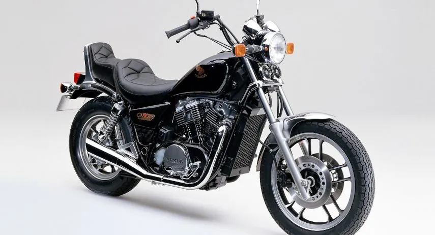 Honda NV750 Custom (1)