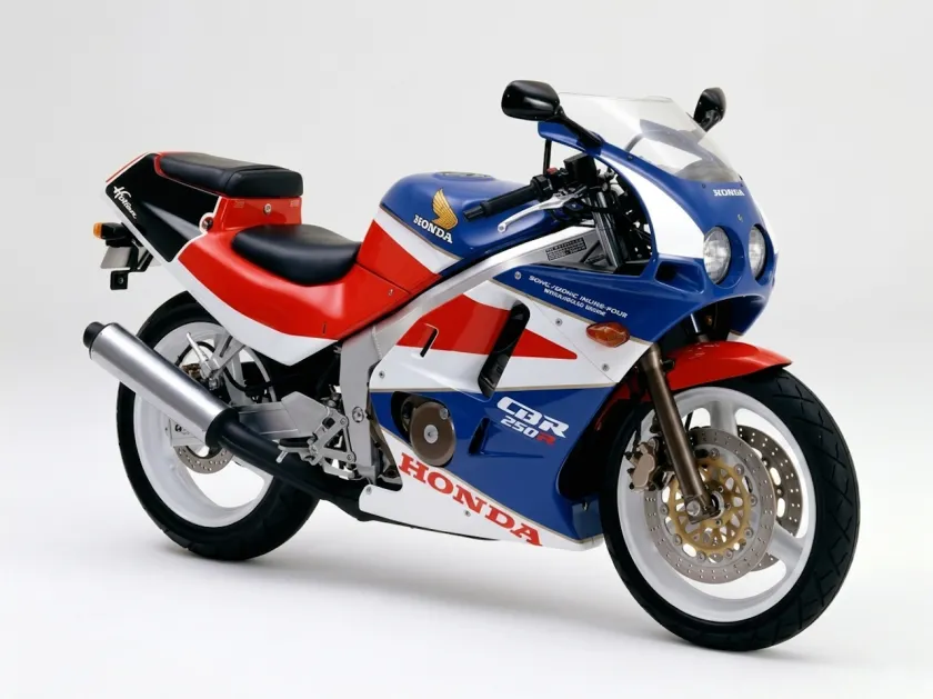 Honda CBR 250 R MC19 (1)