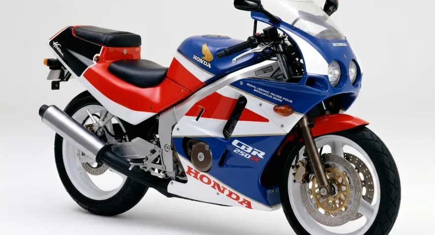 Honda CBR 250 R MC19 (1)